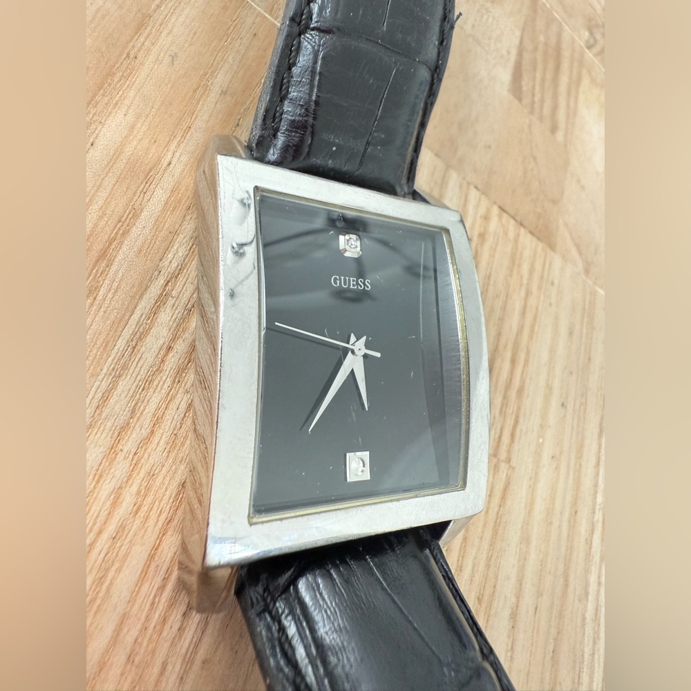 Guess mens black dial black leather tank watch NEW BATTERY